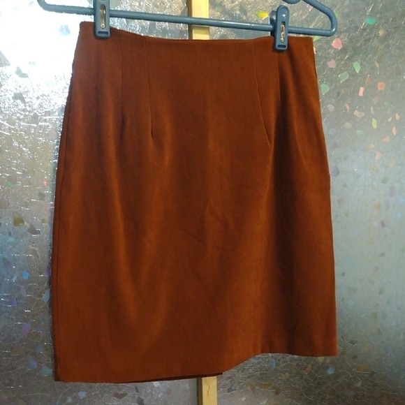 Elegant Brown Skirt - Picture 3 of 10